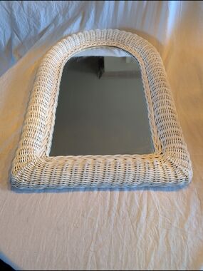 2/140$ Vintage White Wicker Arch Wall Mirror